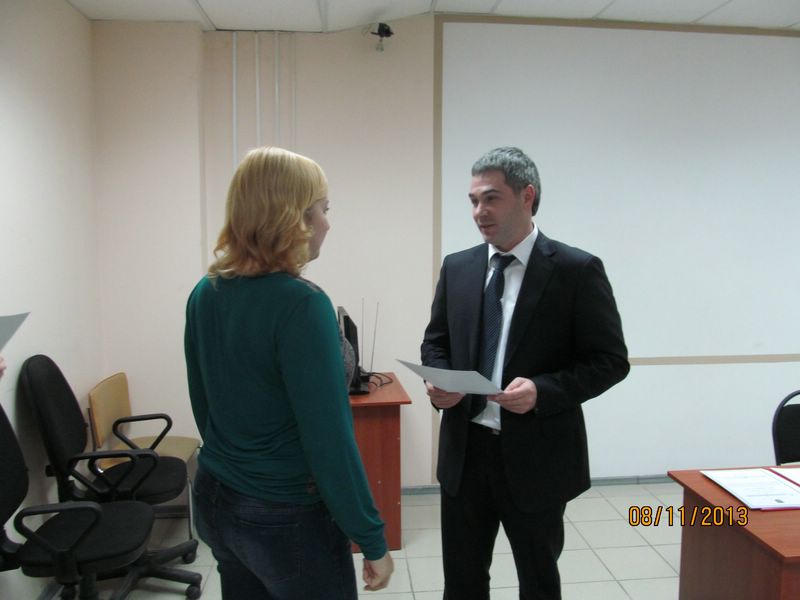 Вручение сертификатов предпринимателям (8.11.2013)