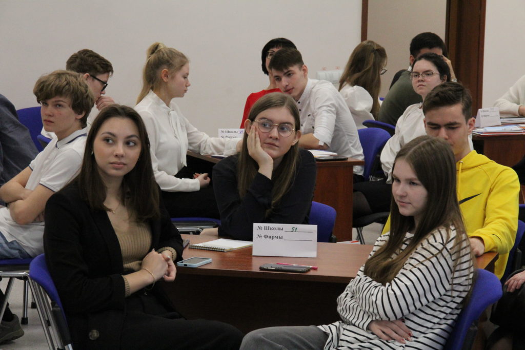 Просто о финансах: в Агентстве экономического развития прошла деловая игра для школьников.