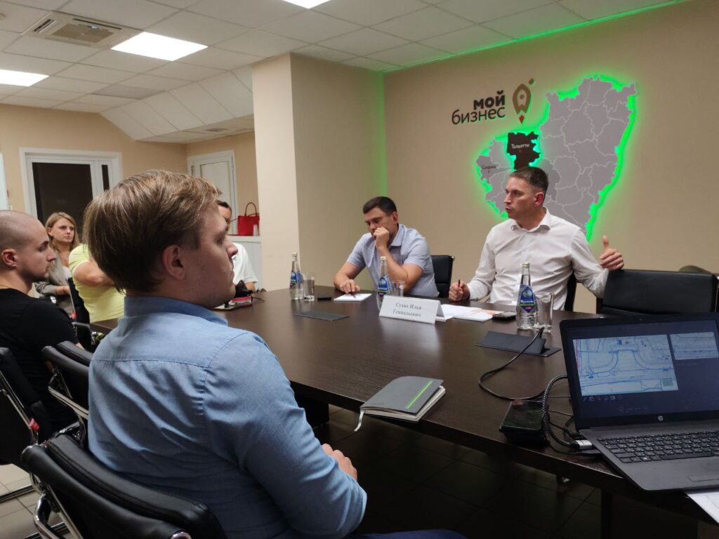Глава города Илья Сухих посетил бизнес-инкубатор Тольятти